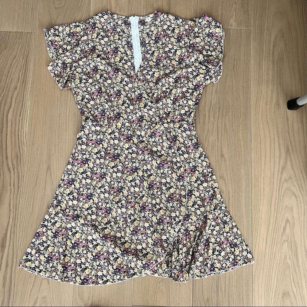 NEW shein floral short sleeve v-neck mini dress size medium